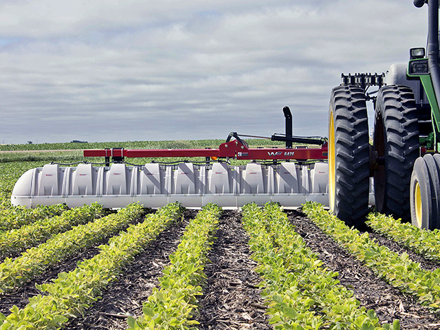 The 642E hooded spray rig attaches to a tractor&#039;s three-point hitch and folds in the center. It comes in 30- and 40-foot-wide models. (Progressive Farmer photo courtesy of the manufacturer)